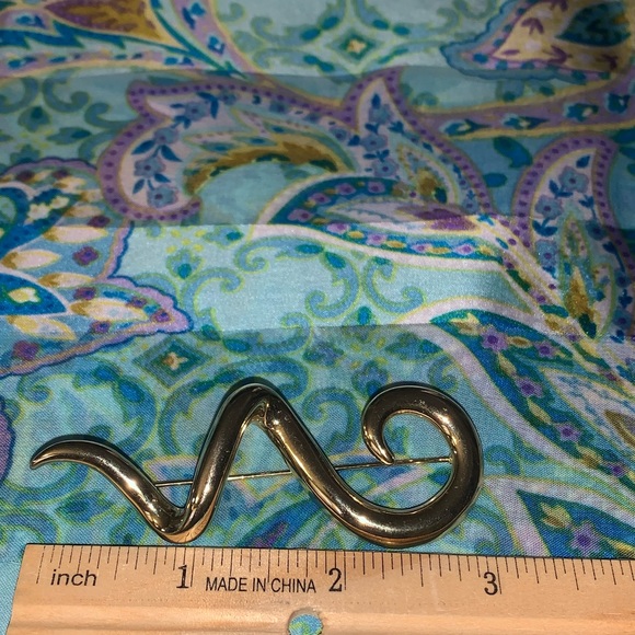 JJ Jonette Jewelry Gold Tone Swirl Brooch Pin - Picture 13 of 14